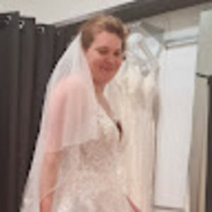 Meet your Posher, Lonia